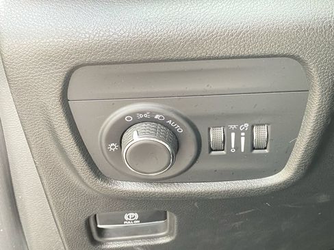 Used 2023 Jeep Grand Cherokee L Laredo RWD image 23