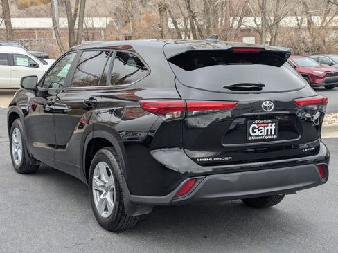 Used 2023 Toyota Highlander LE image 8