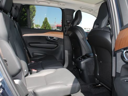 Used 2025 Volvo XC90 B6 Plus AWD/4WD image 13