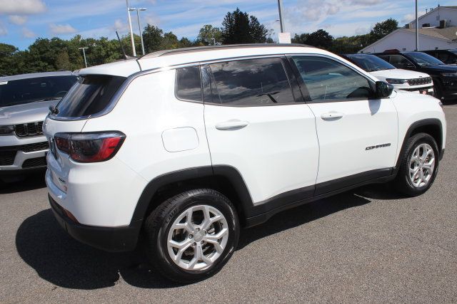 Used 2024 Jeep Compass Latitude AWD/4WD image 29