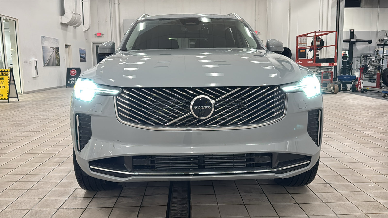 New 2026 Volvo XC90 T8 Plus w/ Protection Package Premier AWD/4WD image 10