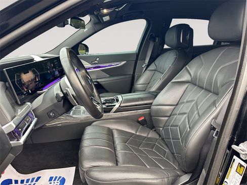 Used 2023 BMW 760i xDrive w/ Executive Package image 9