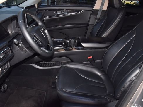 Used 2022 Lincoln Nautilus FWD w/ Premium Package image 13