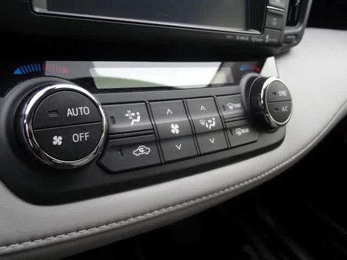 Used 2018 Toyota RAV4 Limited AWD/4WD image 16