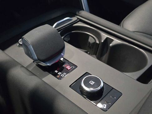 Used 2025 Land Rover Discovery Dynamic SE AWD/4WD image 31