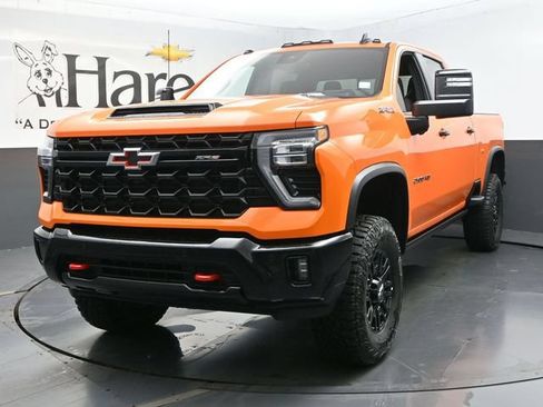 Used 2025 Chevrolet Silverado 2500 ZR2 w/ Technology Package AWD/4WD image 12