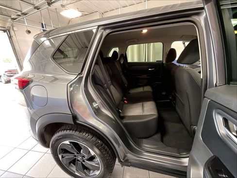 Certified 2026 Nissan Rogue SV AWD/4WD image 16
