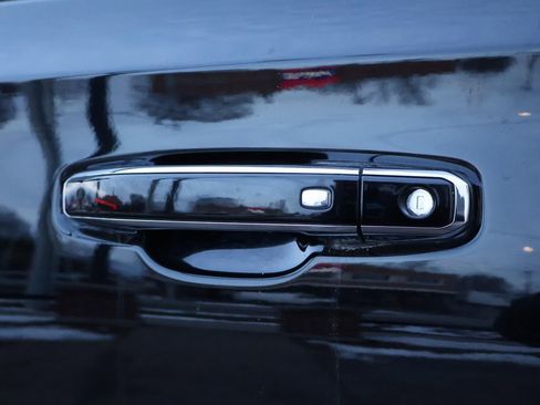 Used 2021 GMC Yukon SLT image 27