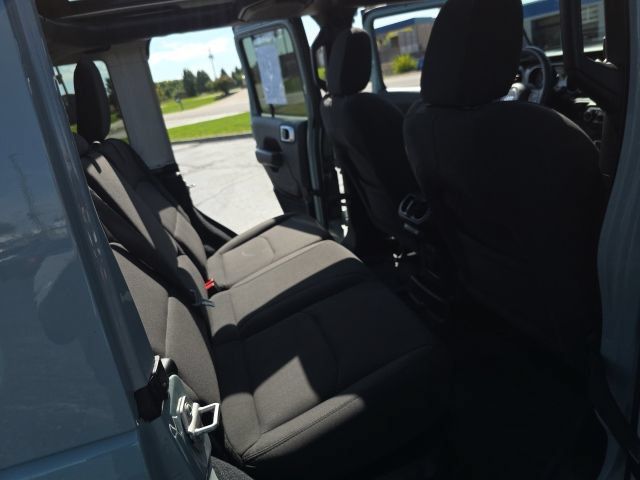 Used 2023 Jeep Wrangler Unlimited w/ Sun & Screen Package AWD/4WD image 28