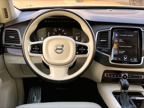 Used 2019 Volvo XC90 T5 Momentum w/ Protection Package Premier image 3