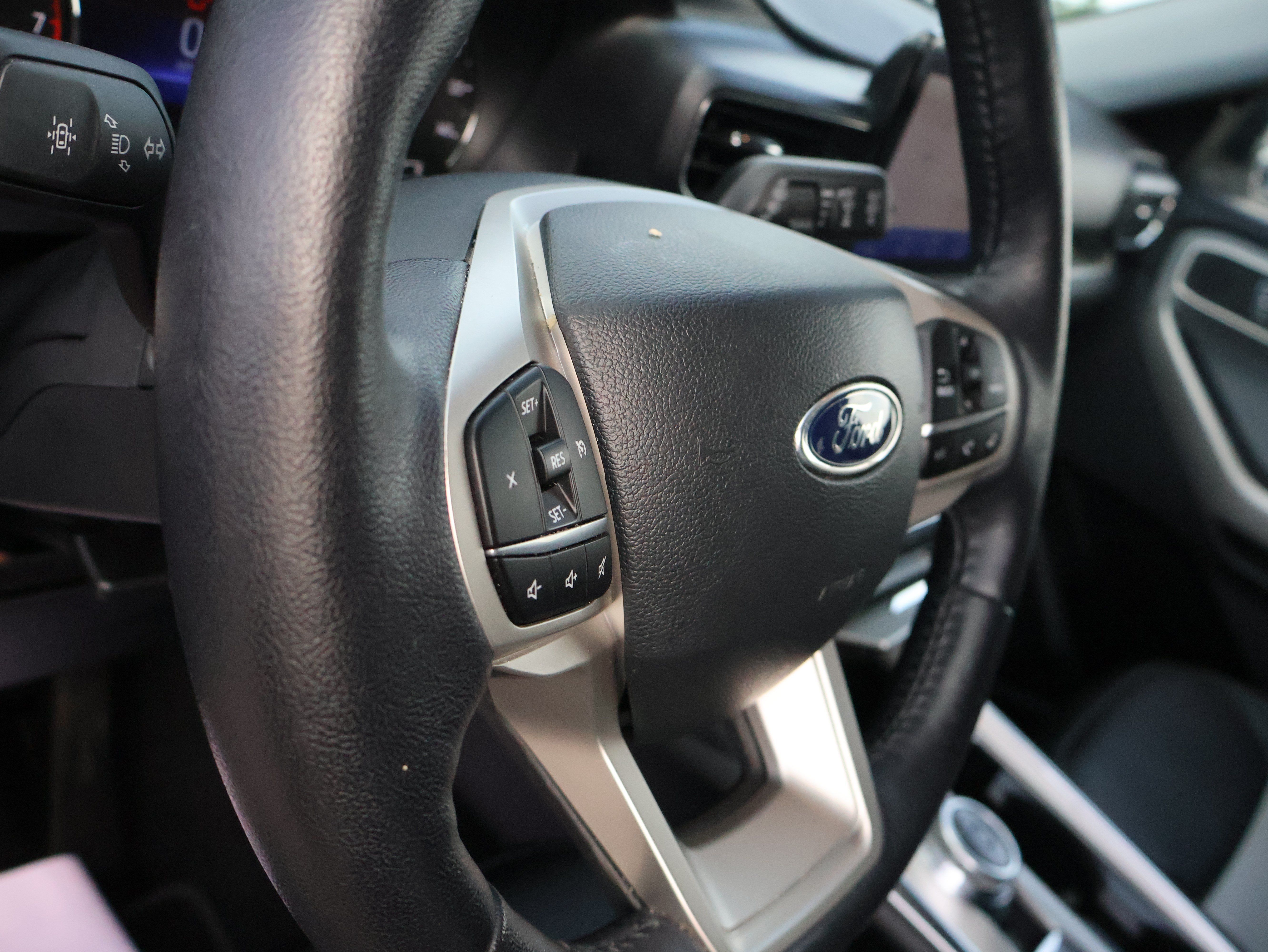 Used 2022 Ford Explorer XLT w/ Equipment Group 202A AWD/4WD image 19