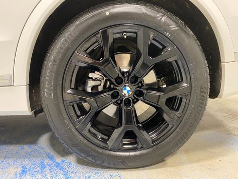 Used 2024 BMW X7 xDrive40i w/ Premium Package image 30