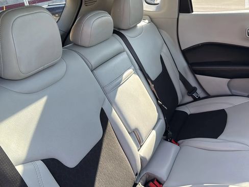 Used 2019 Jeep Compass Latitude FWD image 31