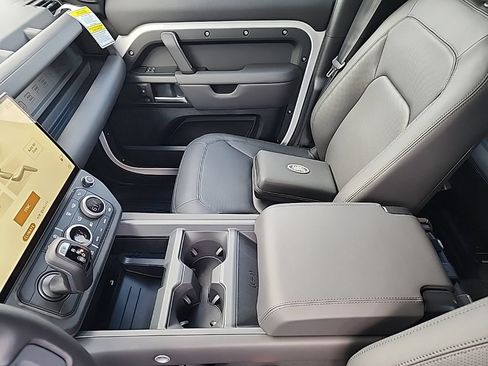 New 2026 Land Rover Defender 130 X-Dynamic SE AWD/4WD image 11