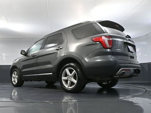 Used 2017 Ford Explorer XLT AWD/4WD image 50