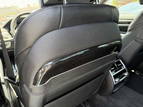 Used 2020 BMW 740i w/ M Sport Package RWD image 20