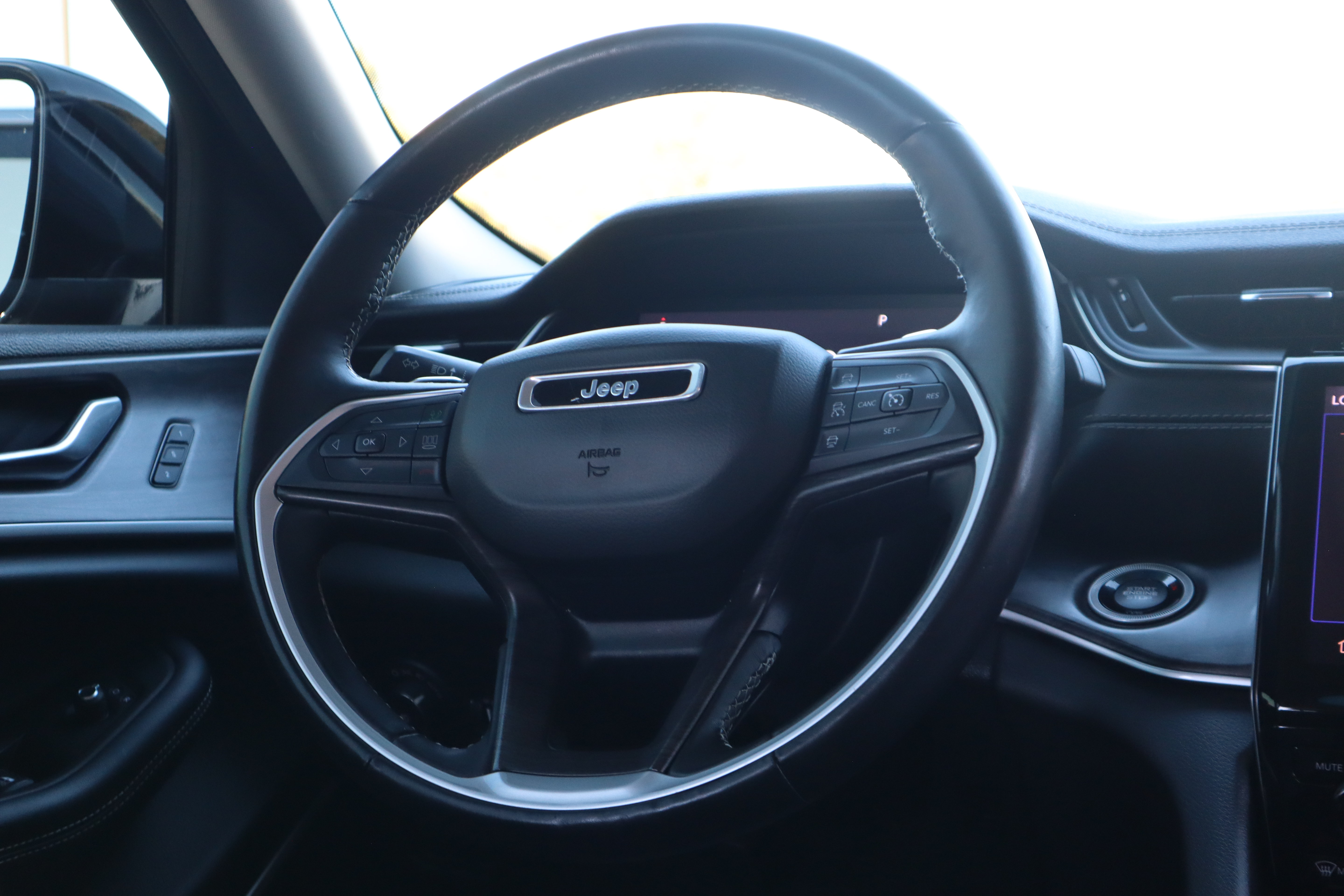 Used 2021 Jeep Grand Cherokee L Limited AWD/4WD image 15