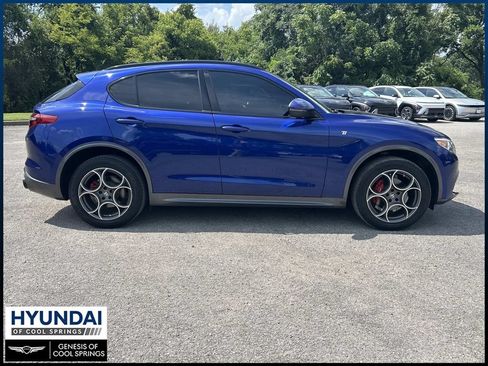 Used 2023 Alfa Romeo Stelvio Ti AWD/4WD image 8