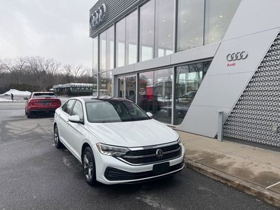 Used 2023 Volkswagen Jetta SE w/ Panoramic Sunroof Package