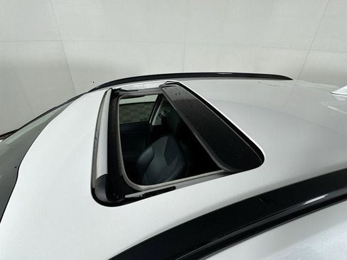 Certified 2023 Kia Niro EX Touring image 22