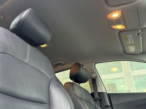 Used 2018 Kia Niro EX Premium image 14