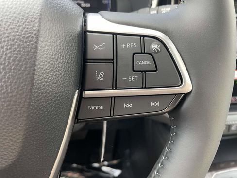 New 2025 Toyota Highlander Platinum image 35