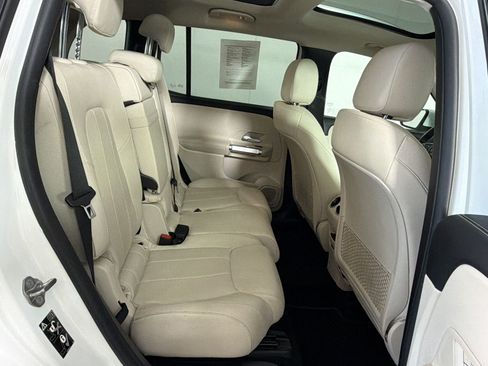 Used 2022 Mercedes-Benz GLB 250 4MATIC image 30