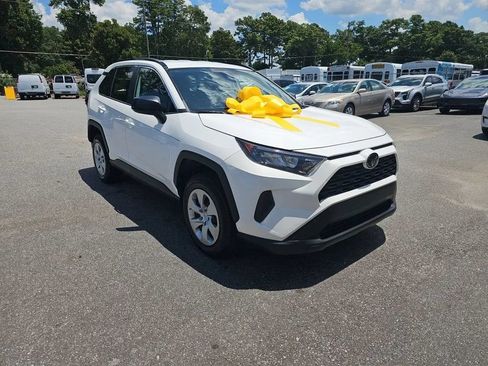 Used 2019 Toyota RAV4 LE FWD image 10