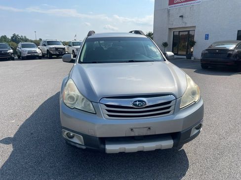 Used 2011 Subaru Outback 2.5i Limited w/ PWR Moonroof Pkg AWD/4WD image 2