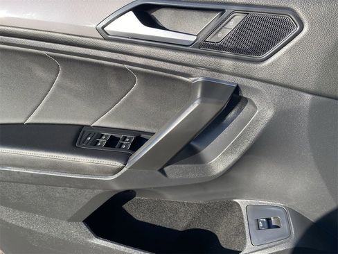 Used 2022 Volkswagen Tiguan SE image 18