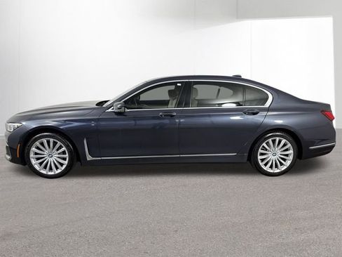 Used 2020 BMW 740i xDrive 740i xDrive w/ Cold Weather Package image 29