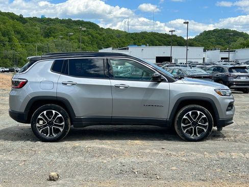 Used 2023 Jeep Compass Limited AWD/4WD image 3