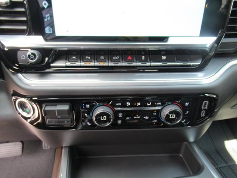 Used 2026 Chevrolet Silverado 1500 High Country w/ High Country Premium Package AWD/4WD image 30