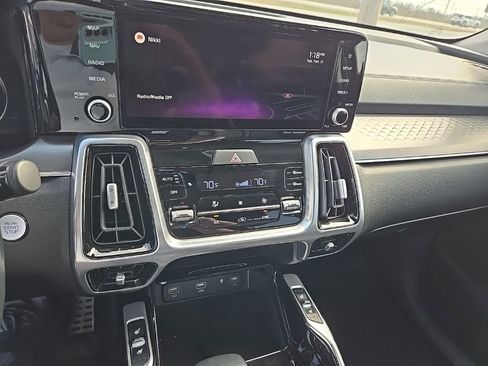 Used 2022 Kia Sorento SX image 8
