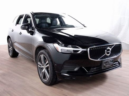 Used 2019 Volvo XC60 T5 Momentum w/ Premium Package image 3