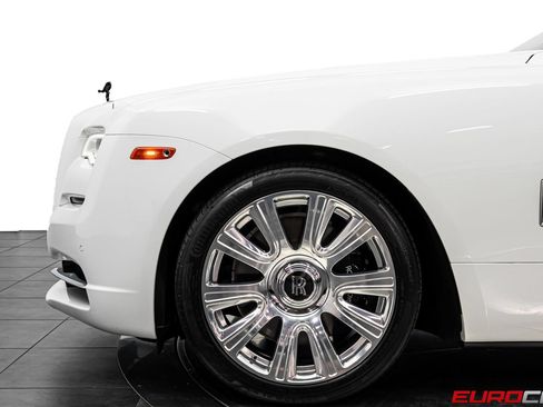 Used 2018 Rolls-Royce Dawn RWD image 17