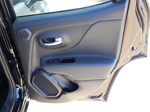 New 2023 Jeep Renegade Latitude w/ Sun & Fun Group image 19