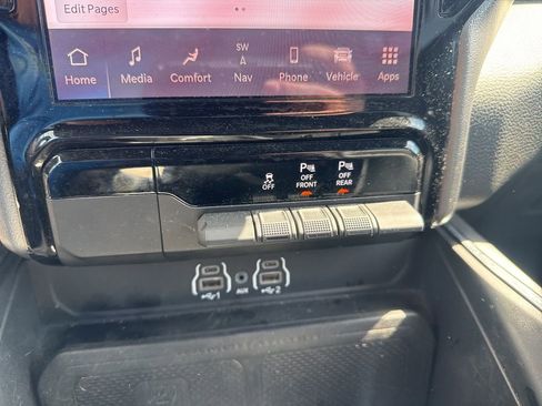 Used 2025 RAM 1500 Laramie image 16
