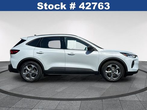 Certified 2025 Ford Escape ST-Line w/ Equipment Group 301A FWD image 4