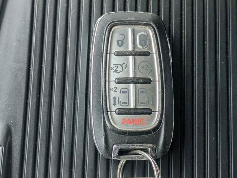 Used 2023 Chrysler Pacifica Touring-L FWD image 30
