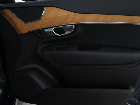 Used 2024 Volvo XC90 B5 Plus image 9