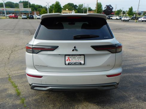 New 2025 Mitsubishi Outlander SE image 6