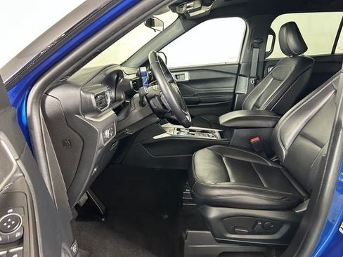 Used 2020 Ford Explorer XLT w/ Equipment Group 202A AWD/4WD image 11