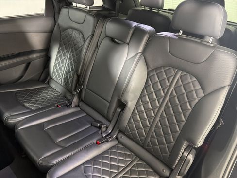 Used 2023 Audi SQ7 Premium Plus w/ Executive Package image 10