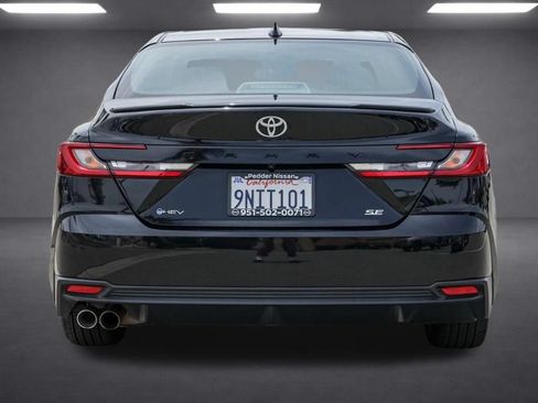 Used 2025 Toyota Camry SE FWD image 5