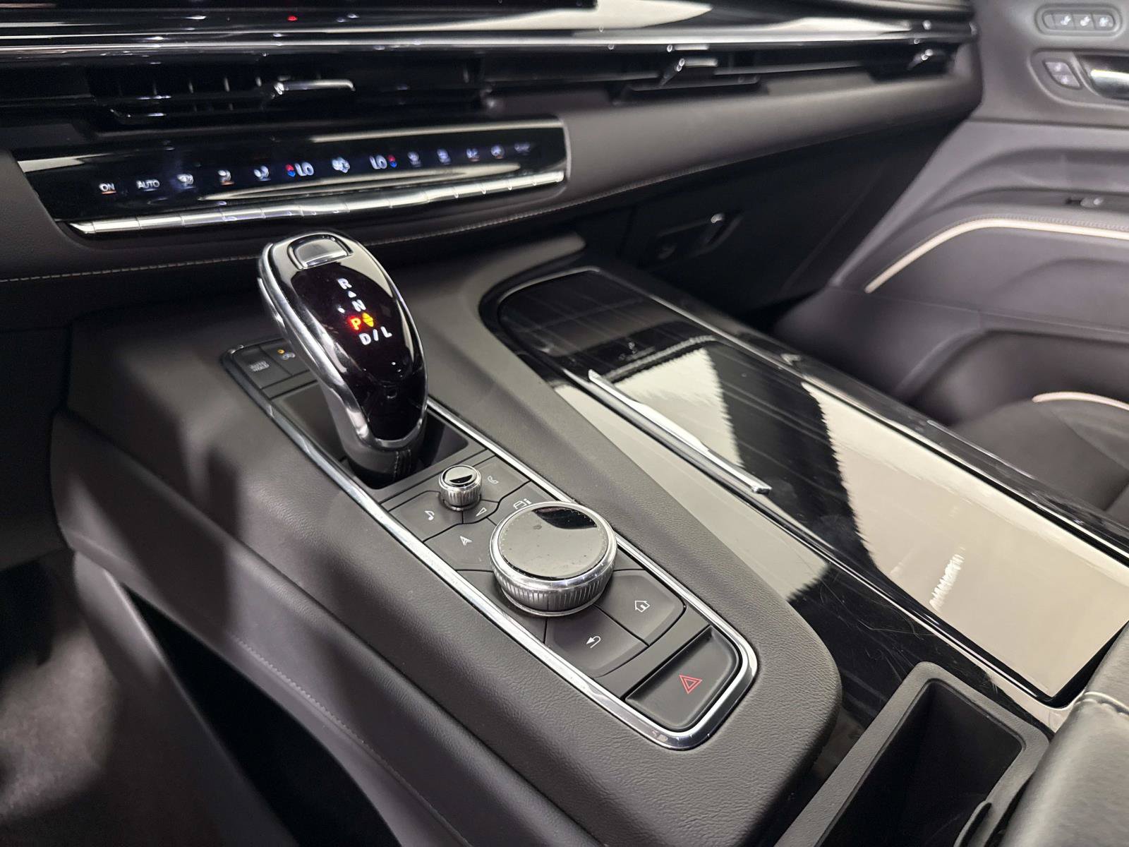 Used 2024 Cadillac Escalade Sport AWD/4WD image 28