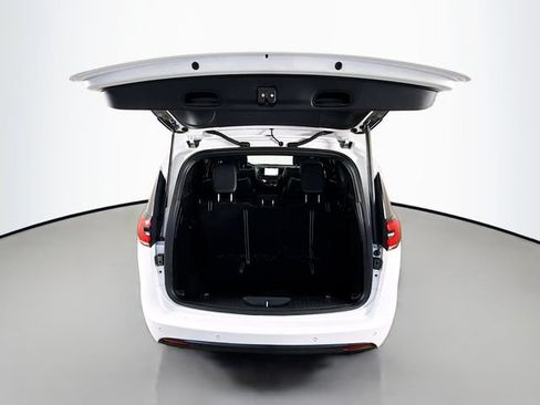 Used 2025 Chrysler Pacifica Limited FWD image 26