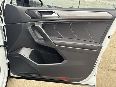 Used 2024 Volkswagen Tiguan SE R-Line image 30