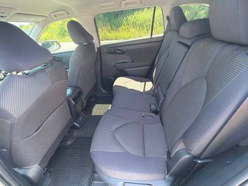Used 2023 Toyota Highlander L AWD/4WD image 11
