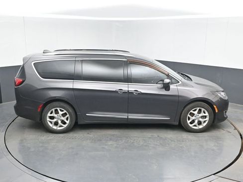 Used 2017 Chrysler Pacifica Touring-L Plus w/ Tire & Wheel Group FWD image 42